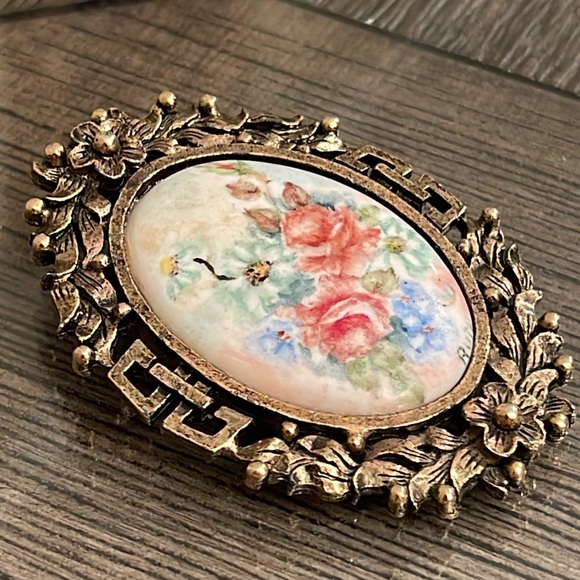 Vintage Hand Painted Ceramic Floral Cameo in a Antique Gold-tone Frame - Picture 3 of 16